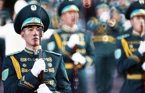 Военный оркестр из Казахстана сорвал овации на Красной площади в Москве