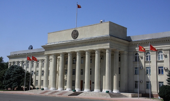 Слухи о роспуске парламента Кыргызстана - эмоции или реальность?