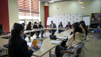 Молодые умы в действии: вклад практикантов в исследования ЦАИ «Евразийский мониторинг»